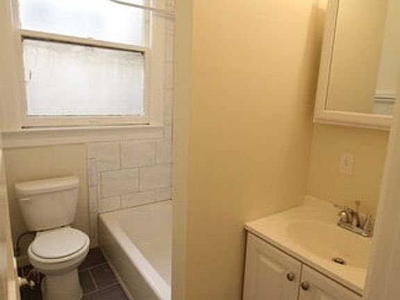 3rd image of 1020 Bush St APT 3