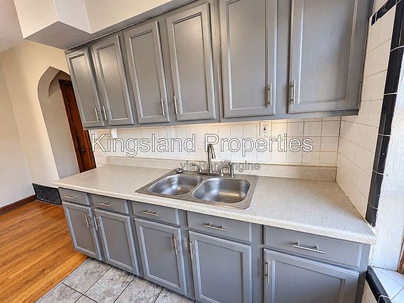 5th image of 3910 Chippewa St #2F