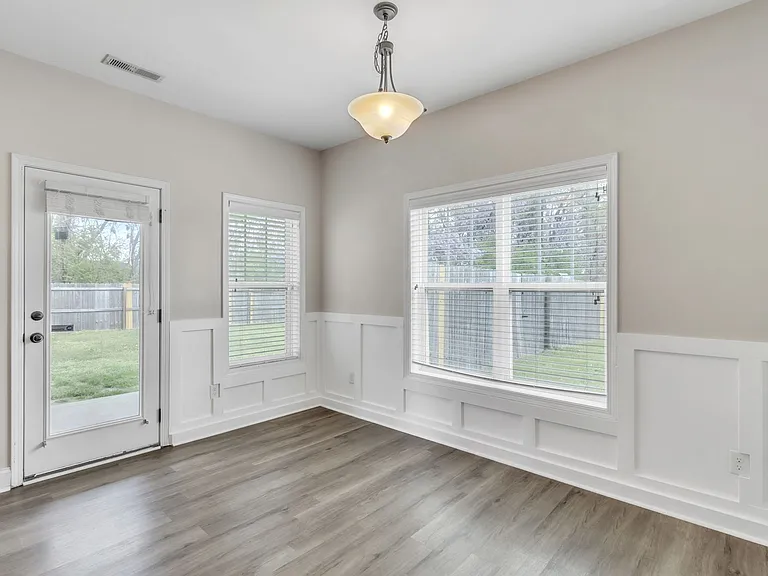 127 Ganton Dr — Photo 16