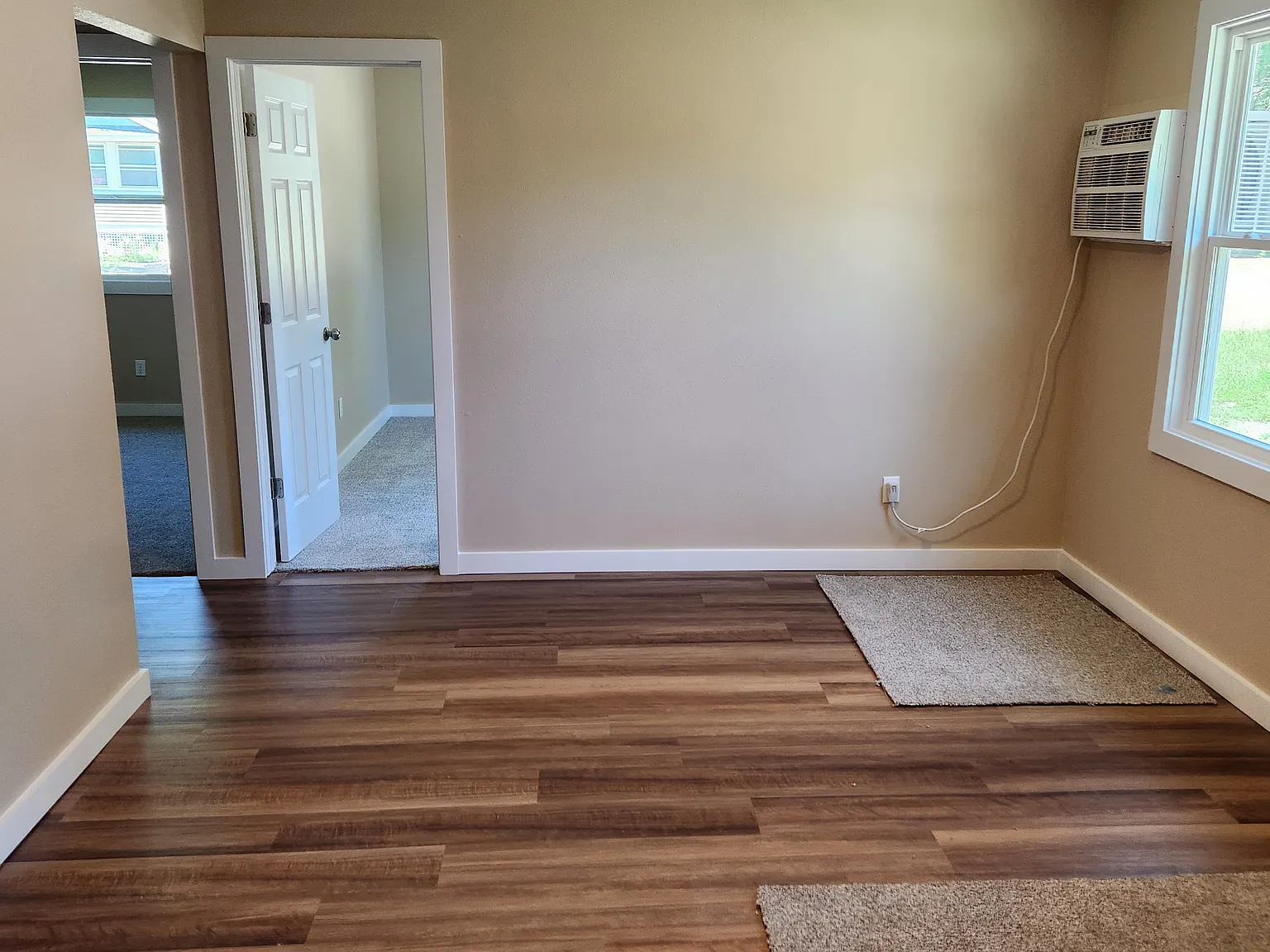 3 bed, 900 sqft, $1,050 — Photo 2