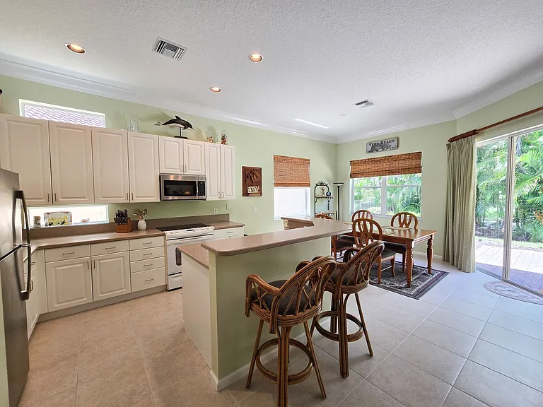 9535 W Maiden Ct — Photo 10
