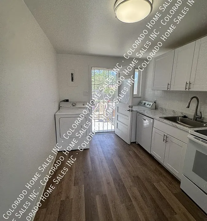 1119 Rosemary St #2