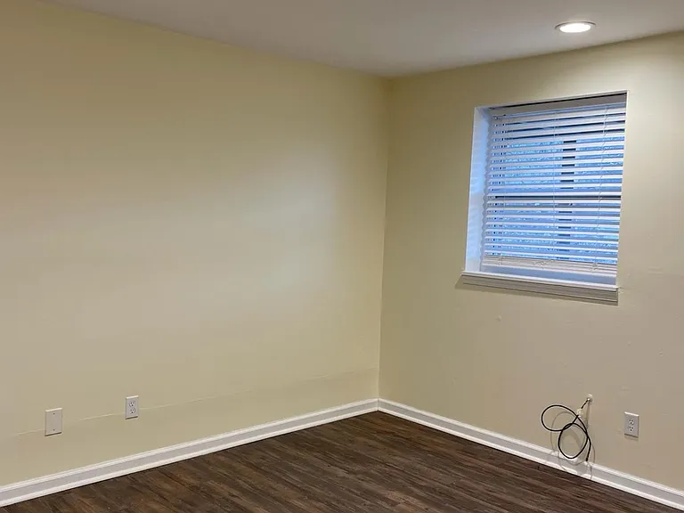 1005 Flanders Ln #1-2 — Photo 3