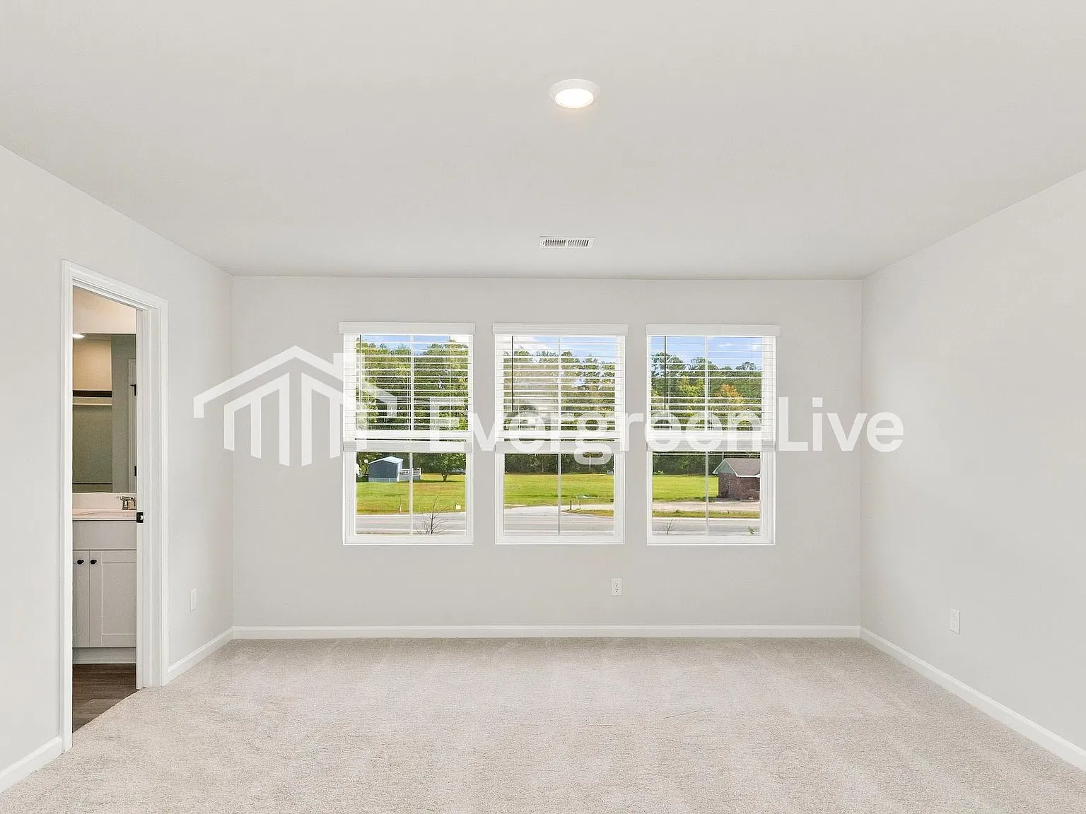 3 bed, 3.0 bath, 1935 sqft, $2,245 — Photo 4