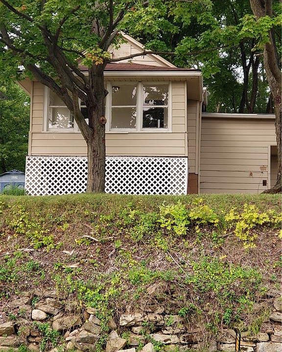 1st image of 147 Fernwood Ave