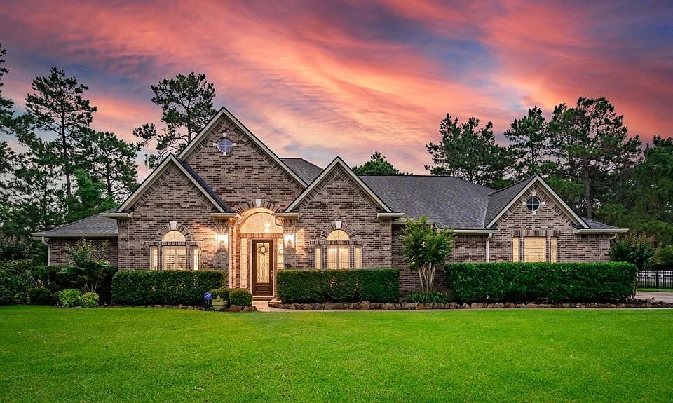 Front view of this spectacular home!