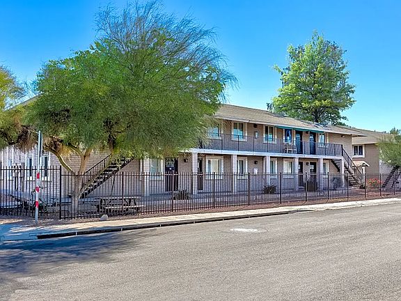 2nd image of 9645 N 11th Ave #1B-1Ba-575Sqft