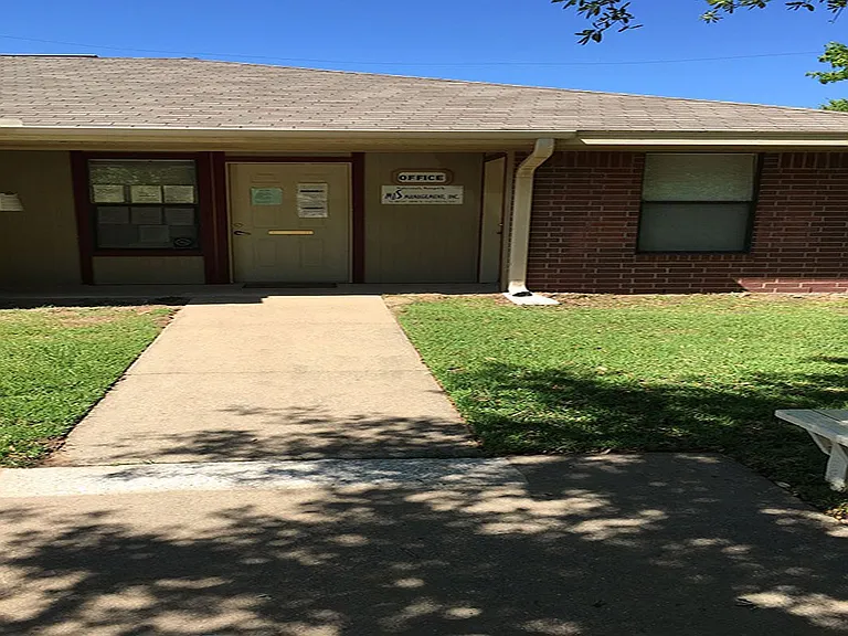 125 Elders Dr — Photo 2