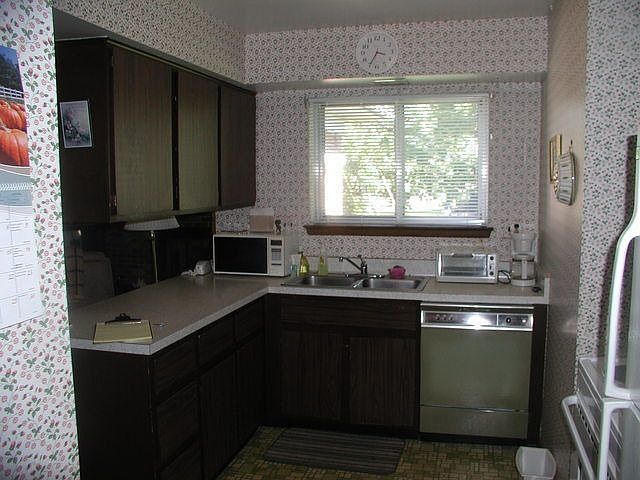 2nd image of 10915 Becker Ave