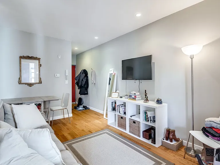 1320 Pine Street — Photo 16