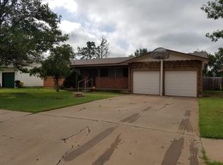 2017 W 19th St, Plainview, TX 79072