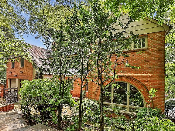 4th image of 3024 Palisade Ave