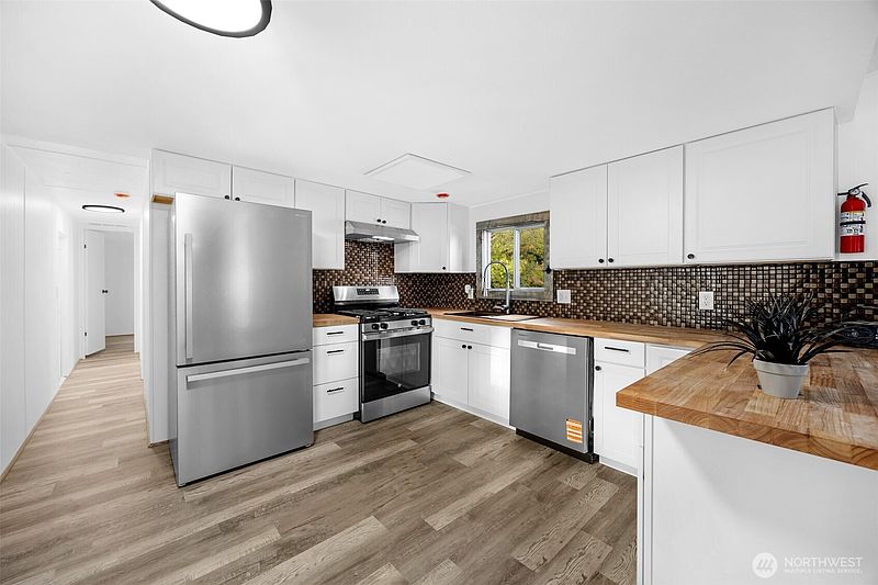 3rd image of 14322 Admiralty Way #8