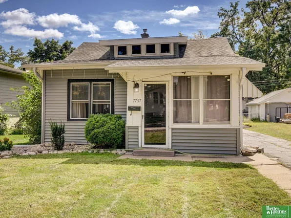 7757 Oakwood St, Ralston, NE 68127
