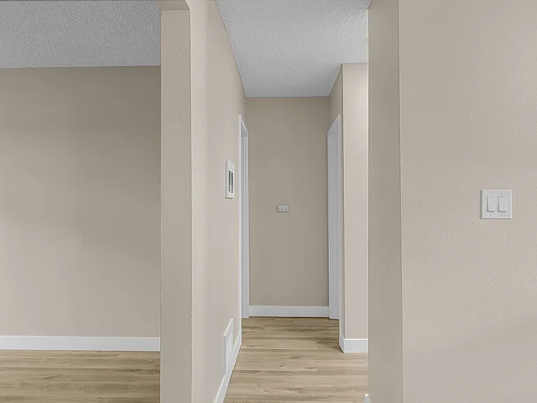 531 W Hyde Park Blvd #3 — Photo 7