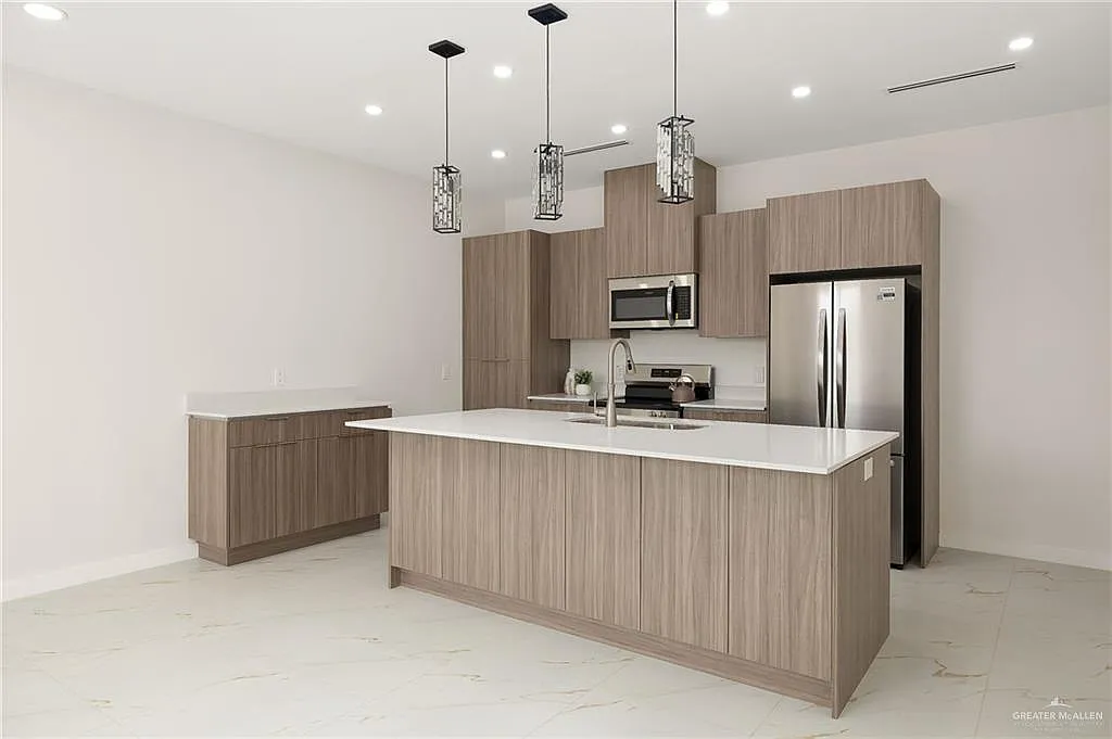 3 bed, 2.5 bath, 1780 sqft, $1,800 — Photo 2