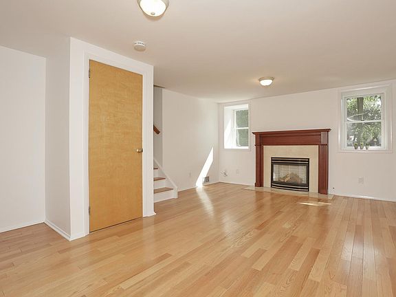 3rd image of 253 Jeffer St