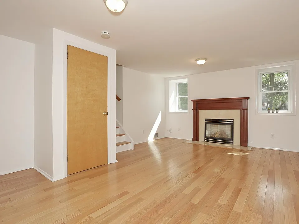 253 Jeffer St