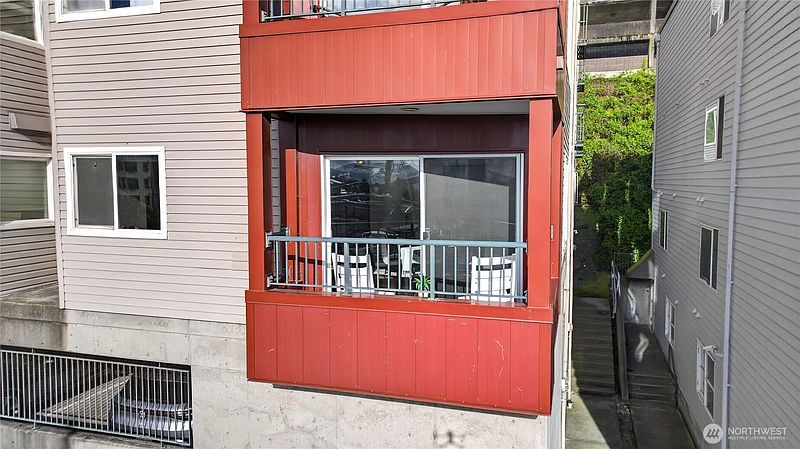 2nd image of 524 6th Avenue W #110