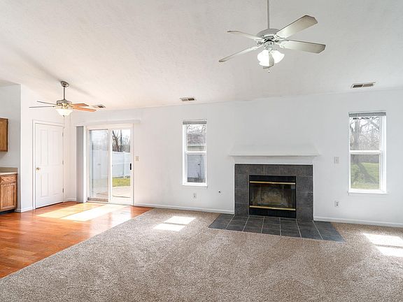 5th image of 307 Cromwell Ct