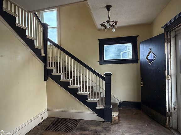 3rd image of 816 Cottonwood Ct
