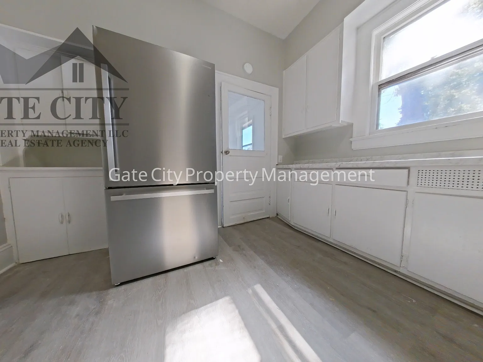 2 bed, 1.5 bath, 10 sqft, $1,000 — Photo 3