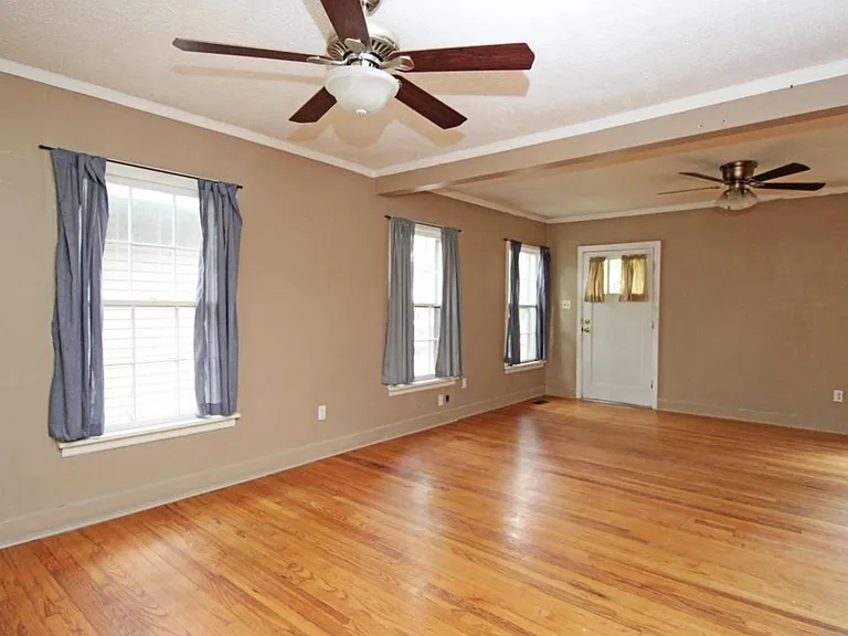 212 Goshen Ave — Photo 2