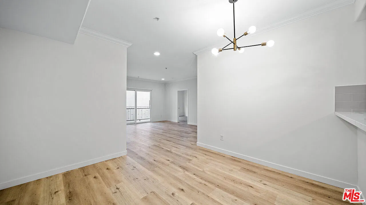2 bed, 2.0 bath, 1300 sqft, $4,195 — Photo 3