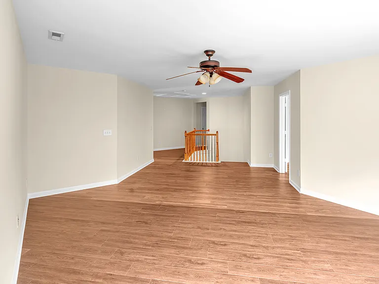 240 Seymour Pl — Photo 11