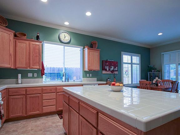3rd image of 4720 Savoie Way