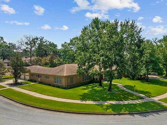 2nd image of 524 Park Heights Cir