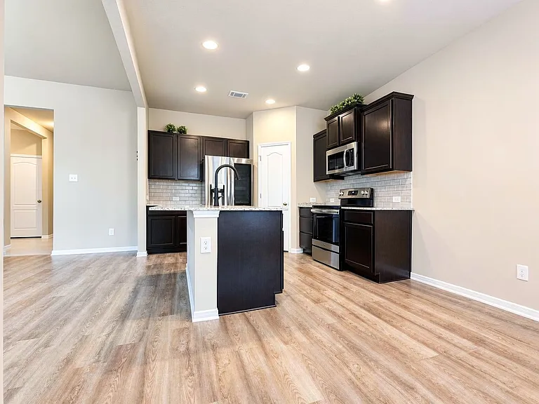 2210 Hayes St — Photo 11