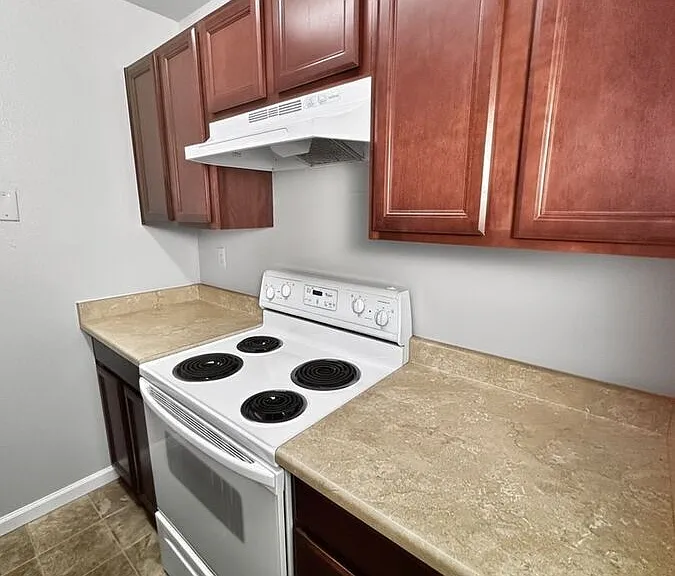 4357 N Chestnut St #202 — Photo 3