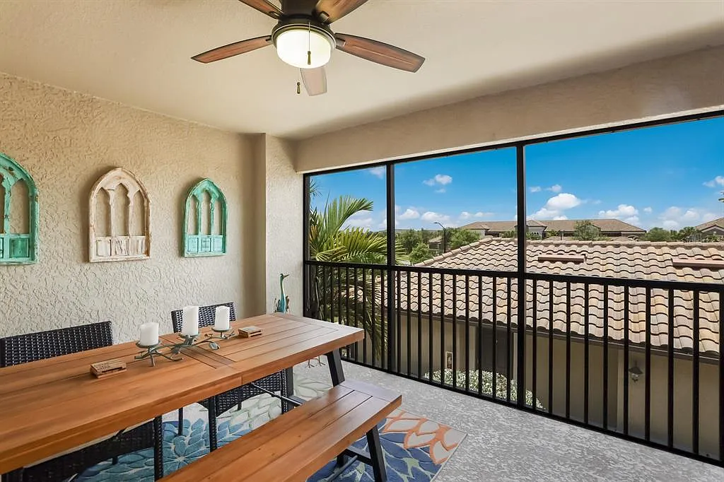 2 bed, 2.0 bath, 1355 sqft, $3,300 — Photo 3