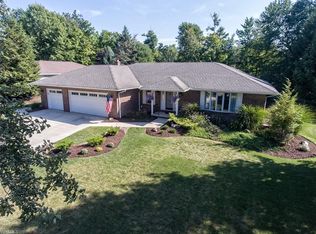 9821 Beechwood Dr, North Royalton, OH