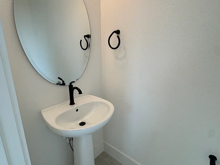 Guest Bathroom (2nd Floor)