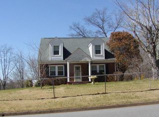 1216 Roundabout Rd, Martinsville, VA 24112