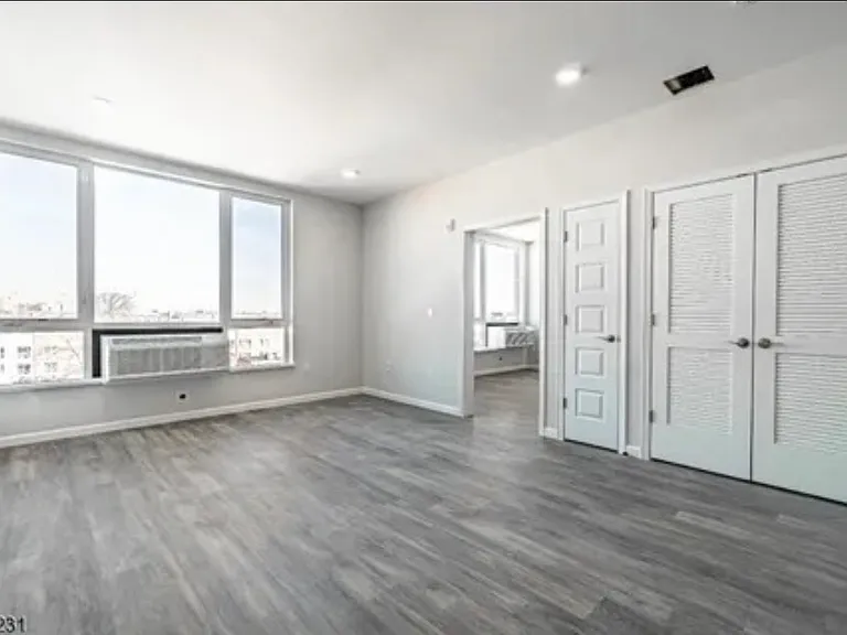 Clark street apartments — Photo 10
