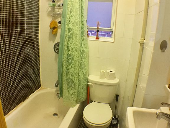 4th image of 3155 41st St