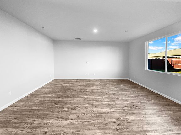 3rd image of 8416 Tapies Way