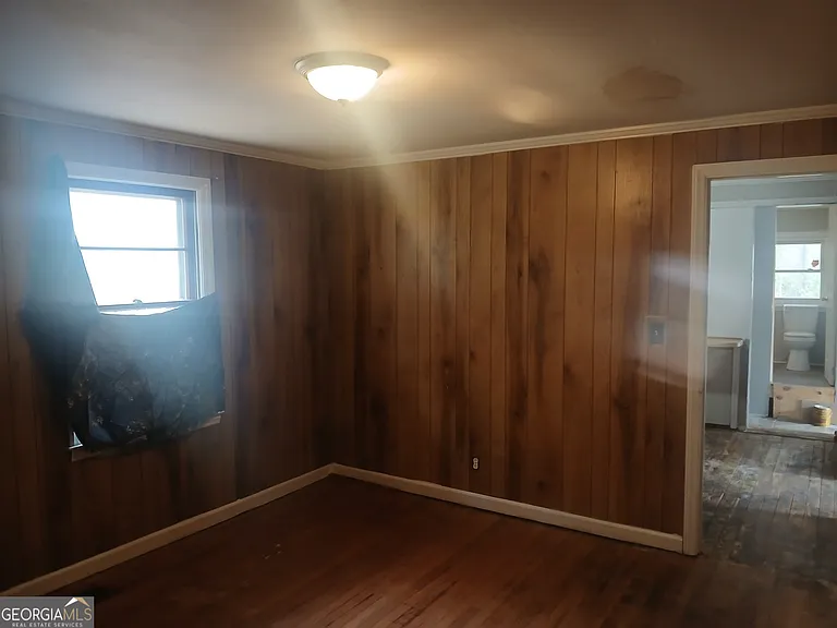 1387 Dewey St — Photo 7
