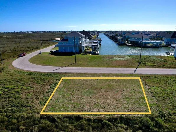 1270 Lagoon Dr, Crystal Beach, TX 77650