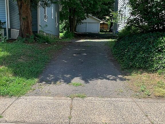 2nd image of 129-131 Lincoln Pl