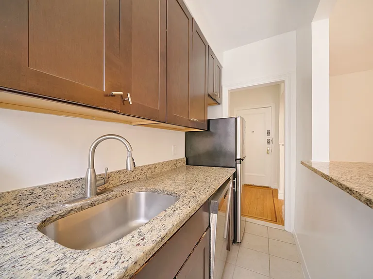121 Seaman Ave #4C — Photo 8