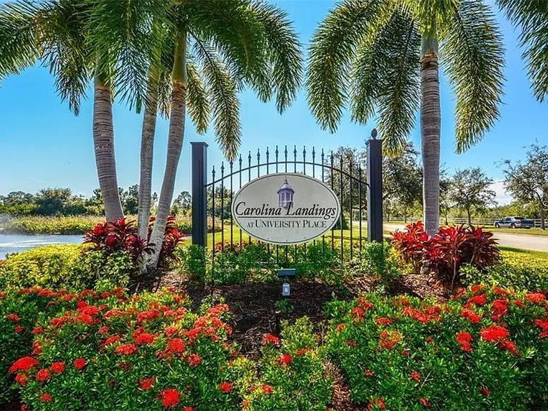 7685 Plantation Cir #B — Photo 2