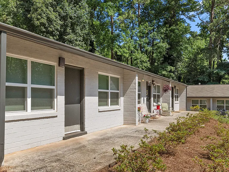 Springdale Apartments — Photo 3
