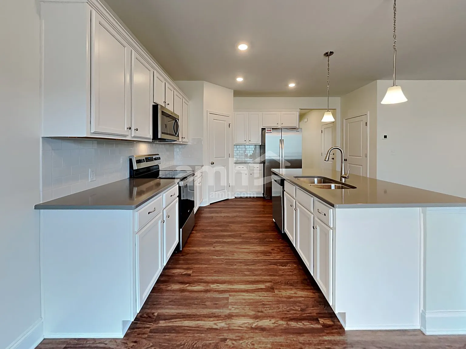 5 bed, 3.5 bath, 2969 sqft, $3,000 — Photo 4