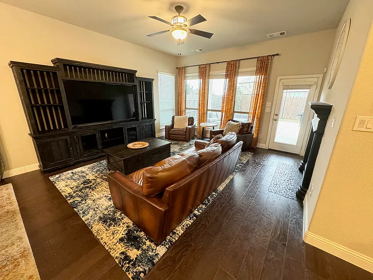 1304 Torrent Dr — Photo 2