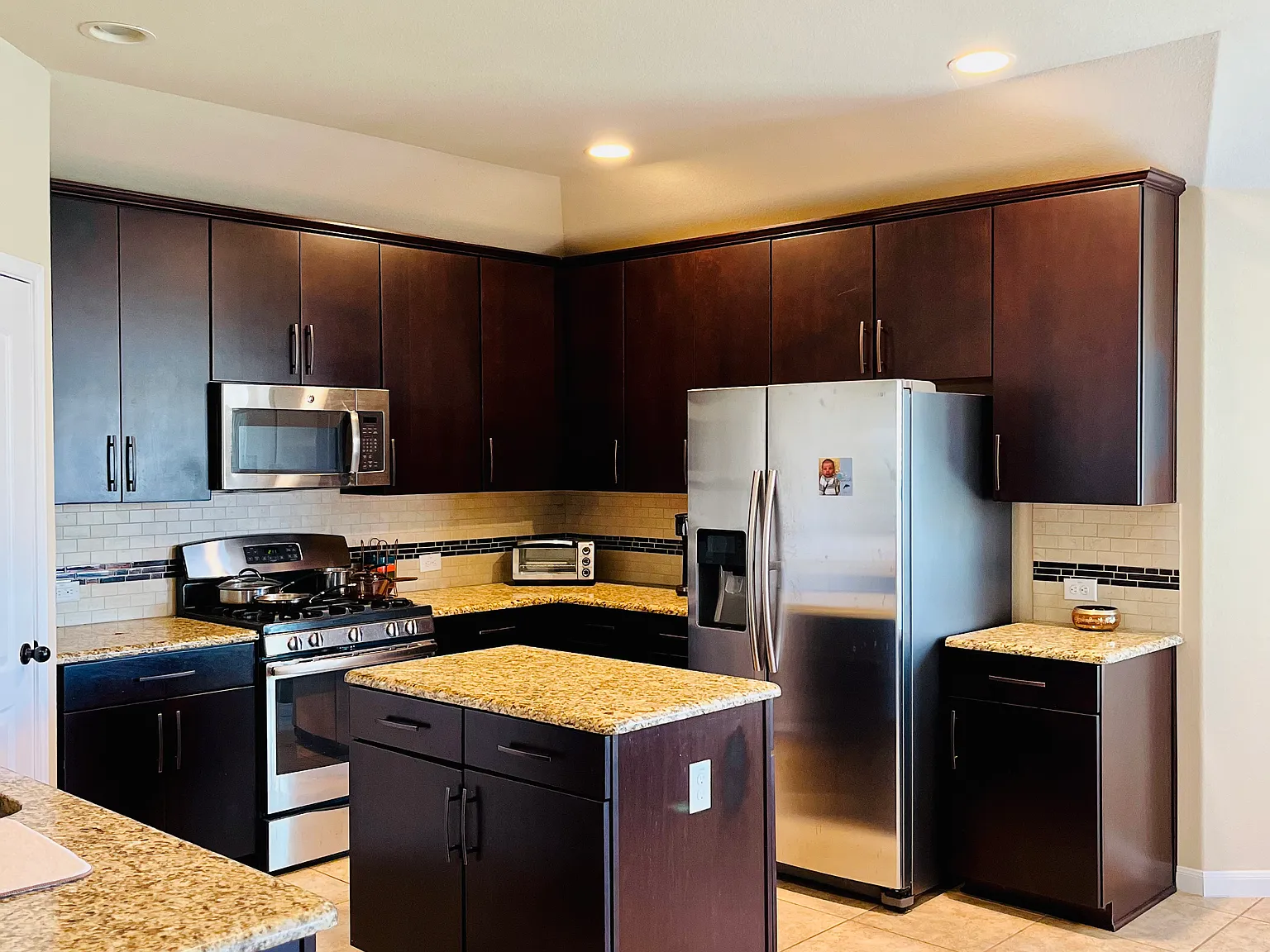 4 bed, 1800 sqft, $2,190 — Photo 4