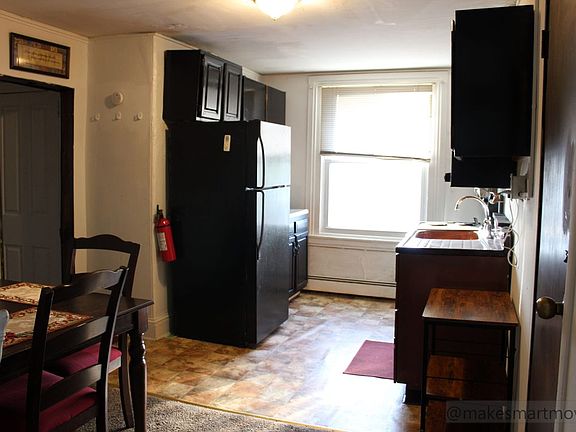 4th image of 835 W Marshall St APT 6